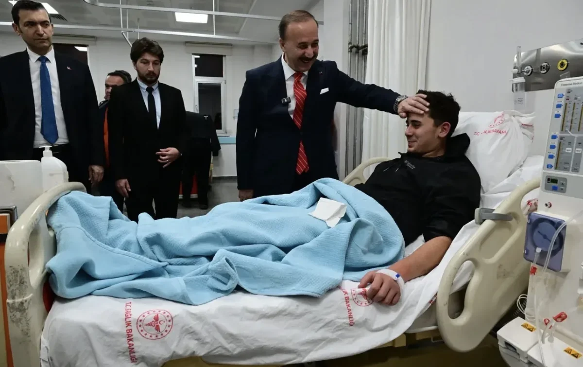 Vali Erin Kızılay gönüllülerine hastanede ziyaret
